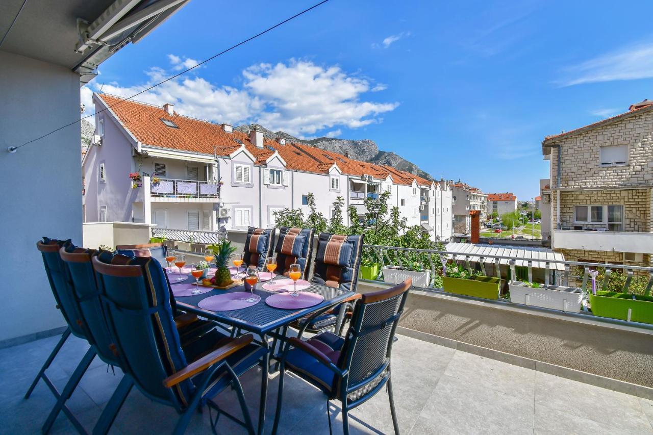 Apartment Ela Omis Exterior photo