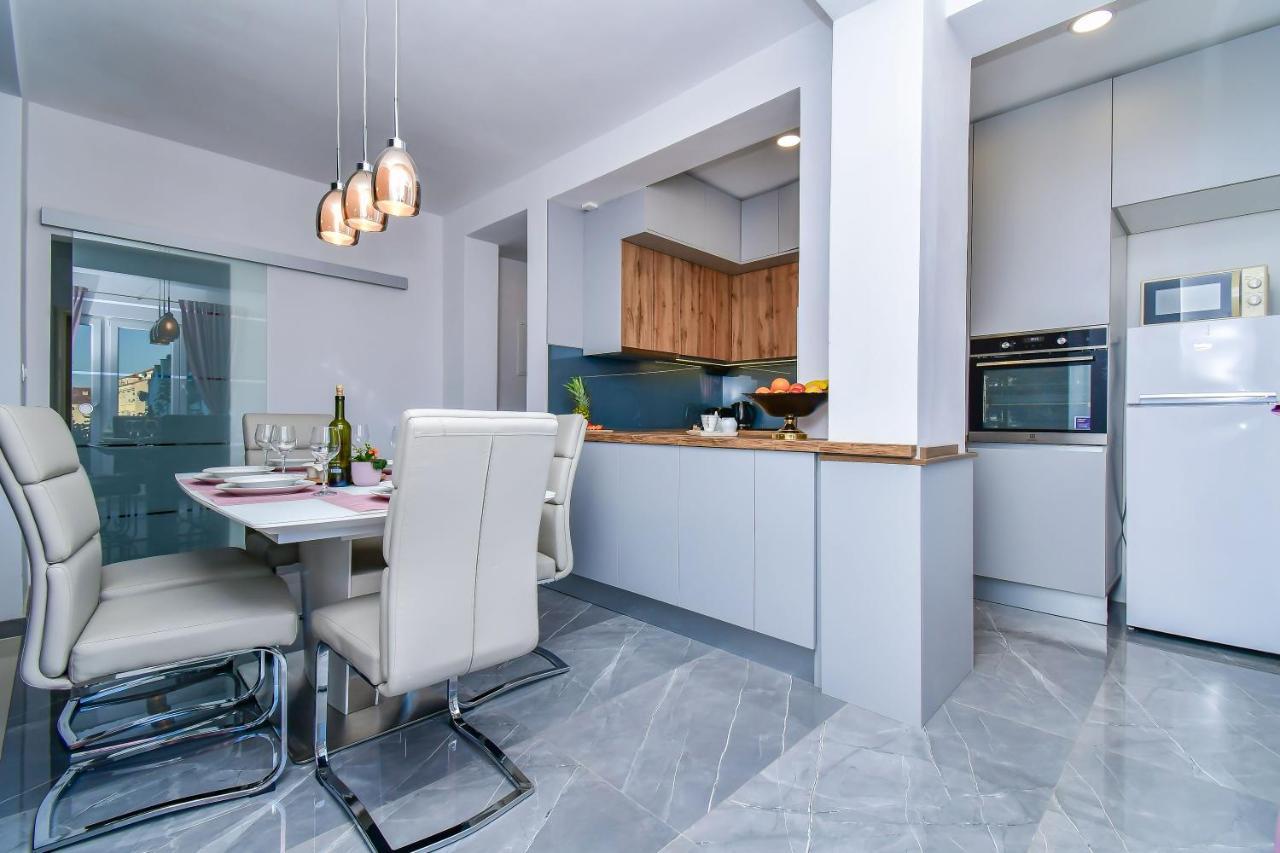 Apartment Ela Omis Exterior photo