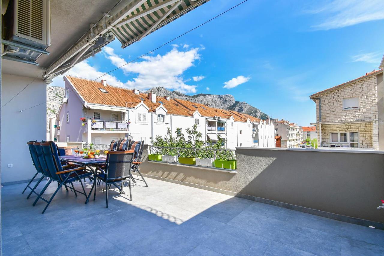 Apartment Ela Omis Exterior photo