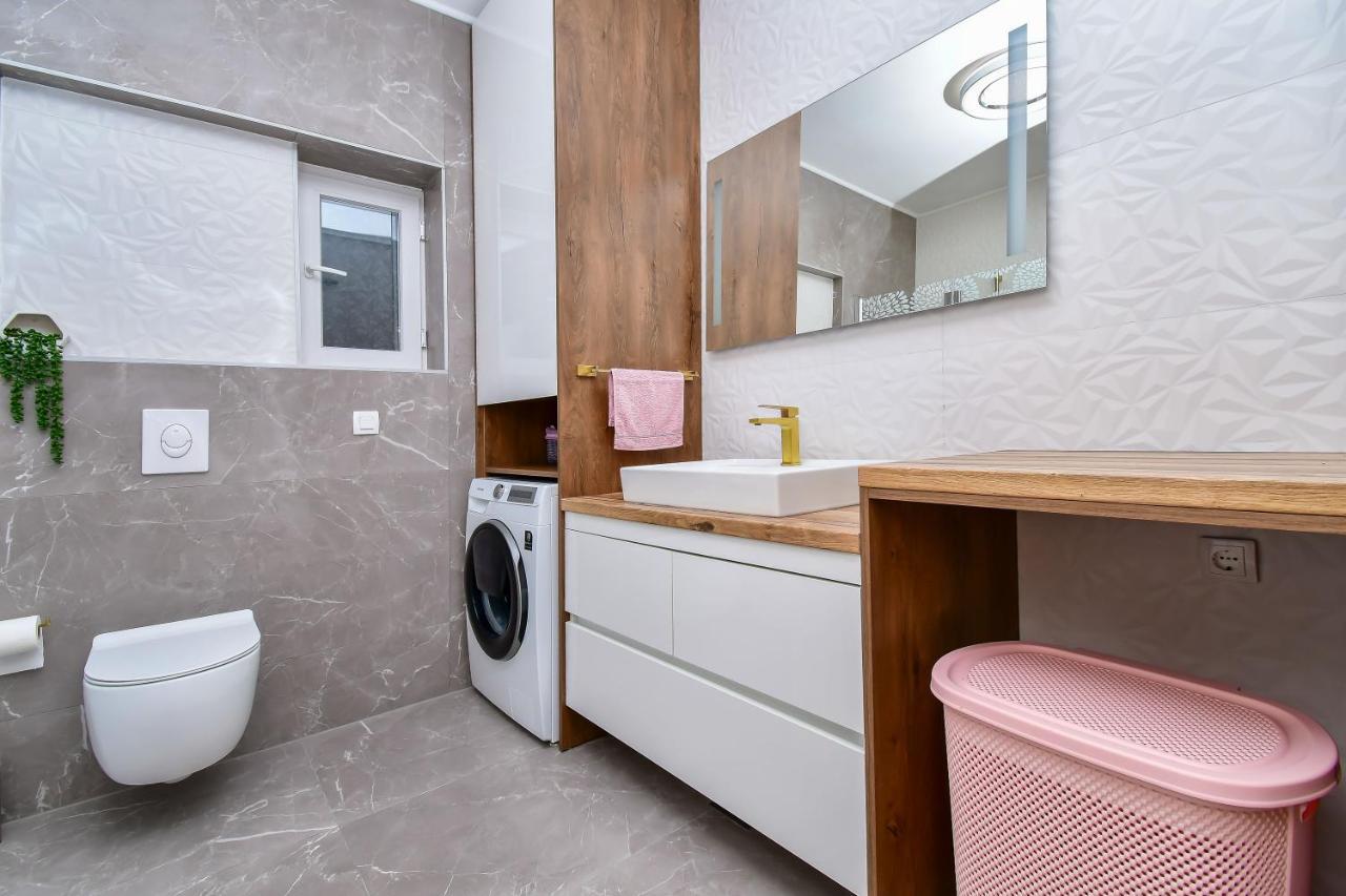 Apartment Ela Omis Exterior photo