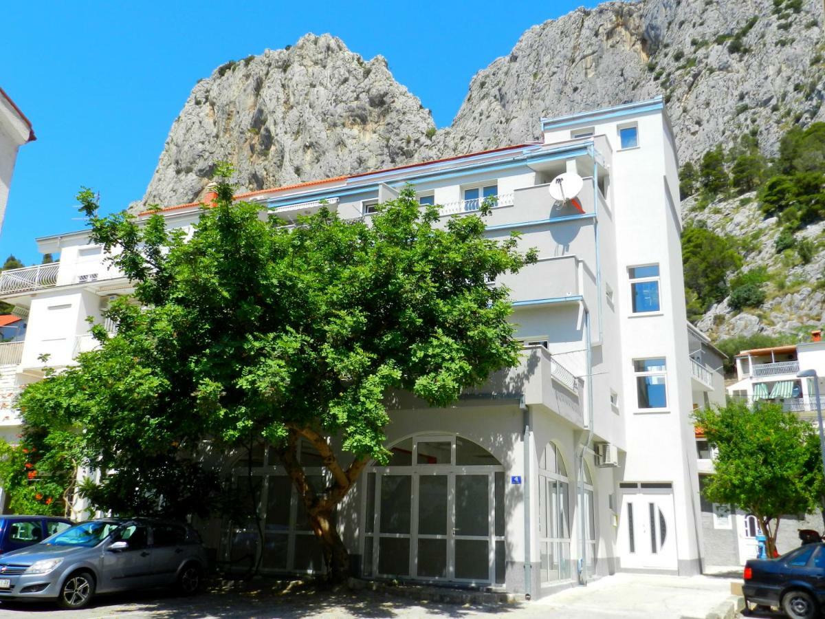 Apartment Ela Omis Exterior photo