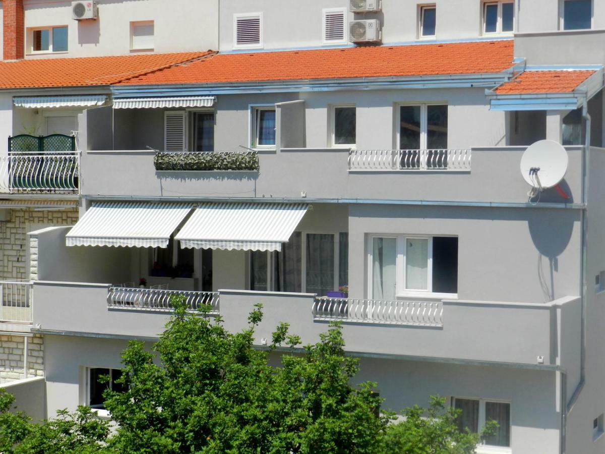 Apartment Ela Omis Exterior photo